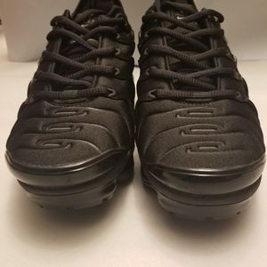 triple black vapormax plus women's